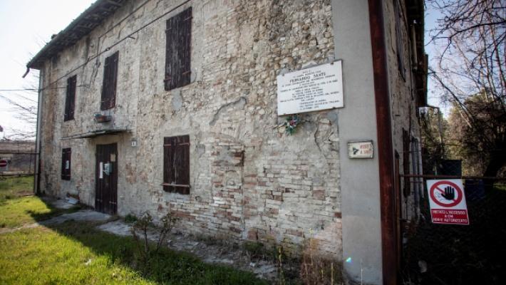 La casa natale di Fernando Santi rischia di crollare