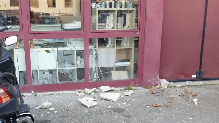 Paura in una palestra: una bombola sparata come un missile