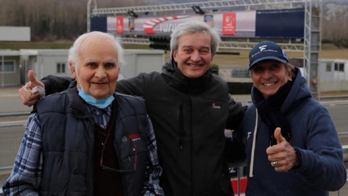 Che sorpresa all'Autodromo di Varano: 46 anni dopo, riecco Emerson Fittipaldi