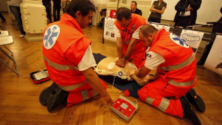 Salso, volontario si sente male in servizio: salvato dagli amici soccorritori