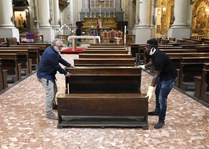 Via alle messe con i fedeli: ecco come ci si prepara a Parma