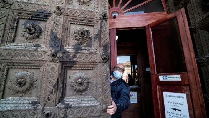 Il vescovo: &laquo;Indignato anche come cittadino&raquo;