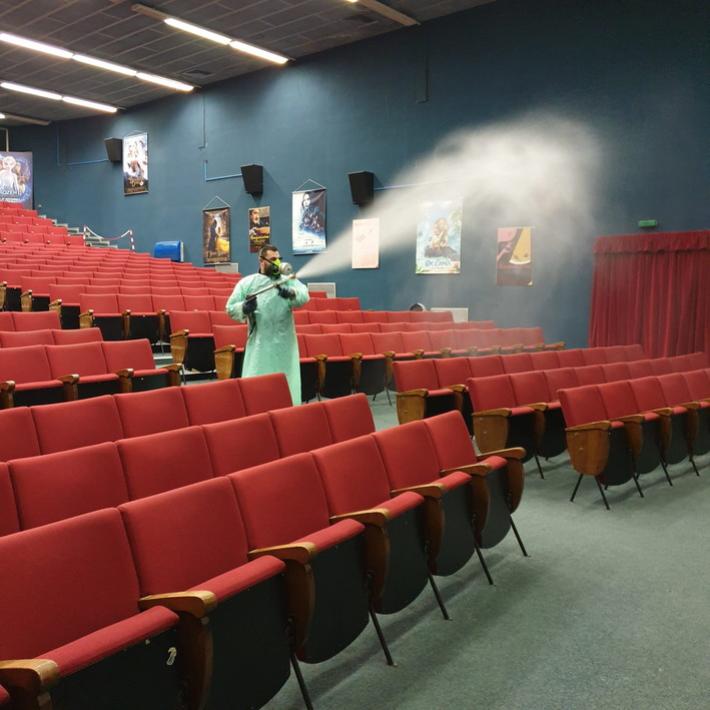 Locali: pronti, via. Si riparte con le pulizie