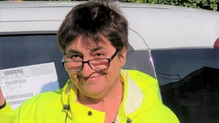 Gabriella va in pensione: pacchi e lettere sempre con il sorriso