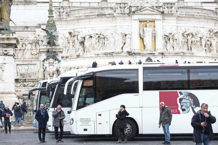 Bus turistici "settore in rivolta, pronti allo sciopero fiscale"