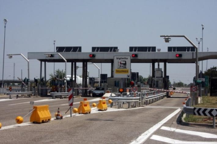 Bozza Dl: dal 3 giugno consentiti gli spostamenti tra regioni. E con mancato rispetto della sicurezza chiusura dei negozi