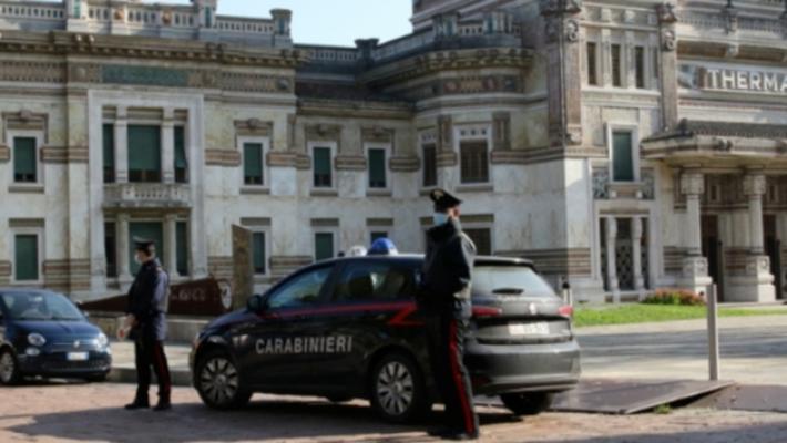 Ai domiciliari, danneggia il braccialetto ed esce di casa: &laquo;ribeccato&raquo; subito e arrestato