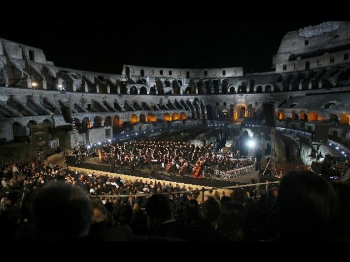 Si fermano  tutti i grandi eventi live del 2020: rinviati di un anno