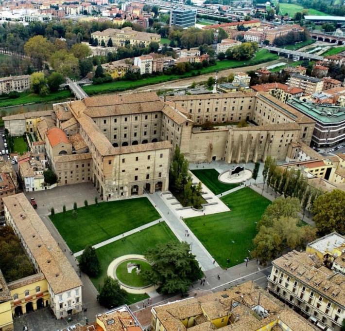 La nuova Piazza della Pace diventata salotto