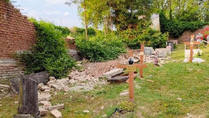 Crolla il muro del cimitero di Bargone