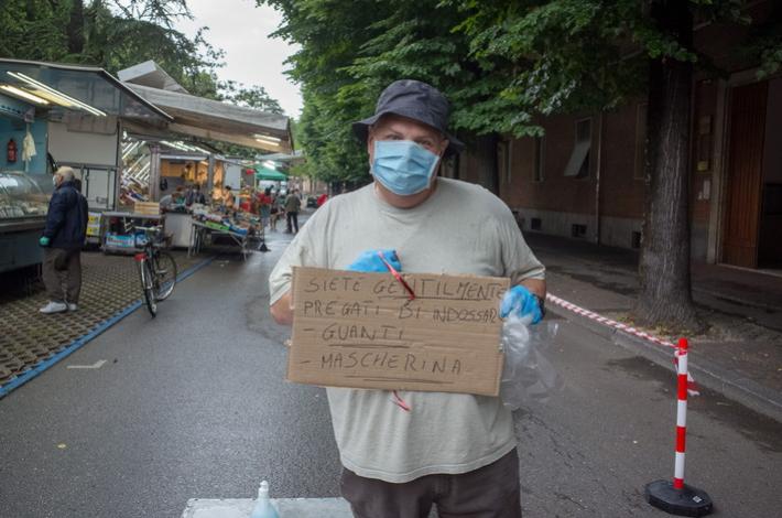 Fase 2: viaggio nei mercati rionali, scaglionati tra le bancarelle