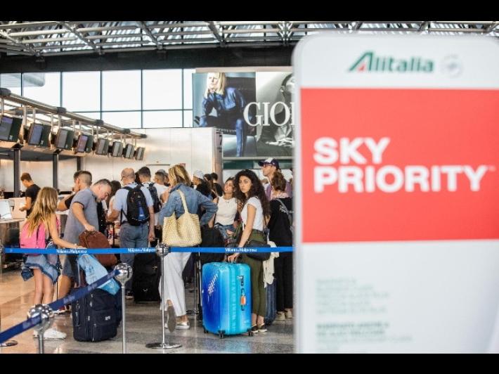 De Micheli: "Dal 3 giugno riaperti tutti gli aeroporti"