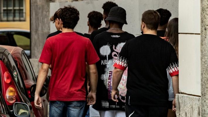 Rapine, aggressioni, minacce: 50 ragazzi denunciati