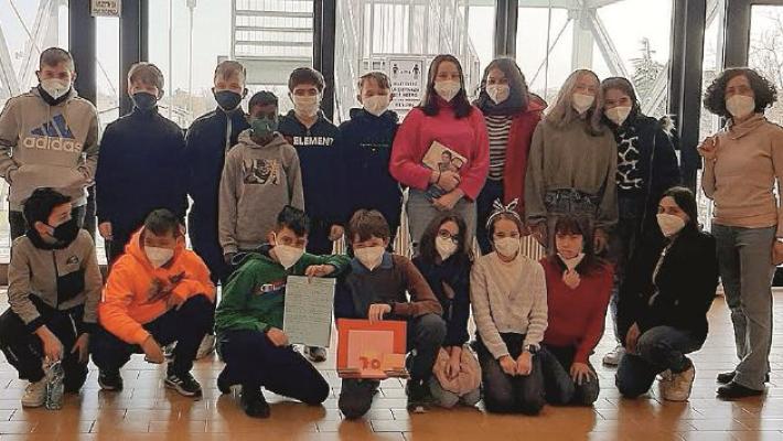 Gli alunni scrivono a Elisabetta II. Lei: "Grazie ragazzi"