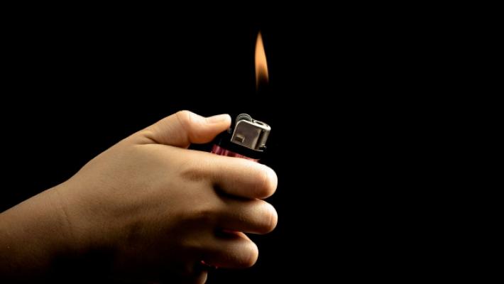 Giocavano col fuoco: due 11enni gravissimi