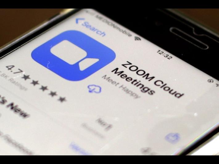 Uccide il padre in diretta su Zoom