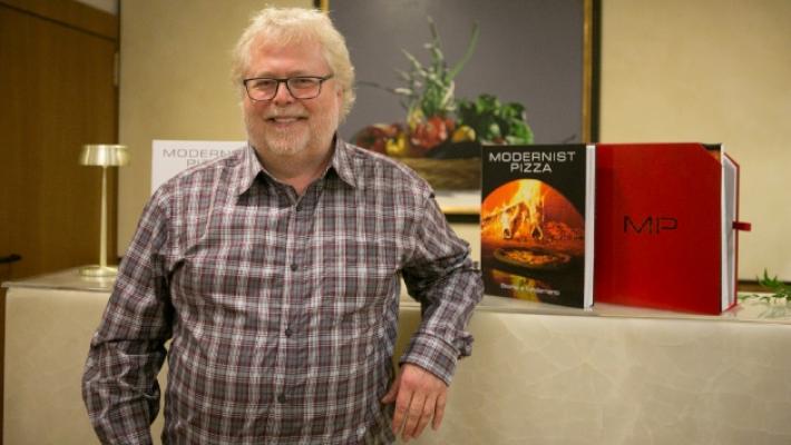 Lo chef e scienziato americano Nathan Myhrvold: &laquo;Italiani vi insegno a fare la pizza&raquo;