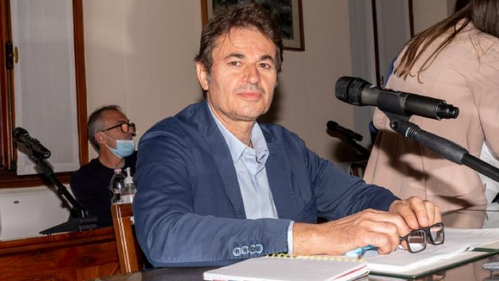 Caso Circolo Coruzzi, Campari lascia la maggioranza