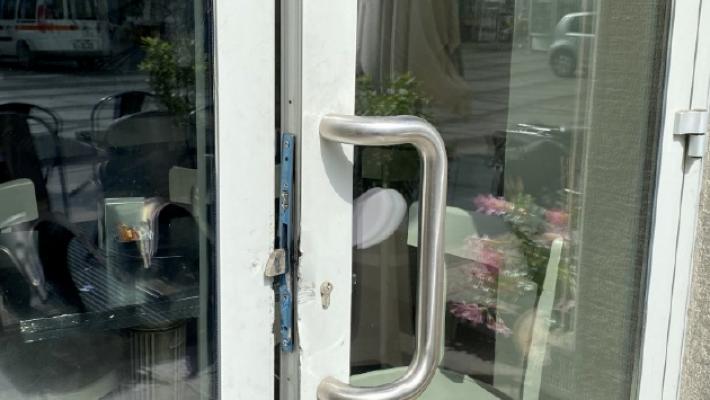 I ladri ci riprovano al bar Botanic ma stavolta se ne vanno a mani vuote