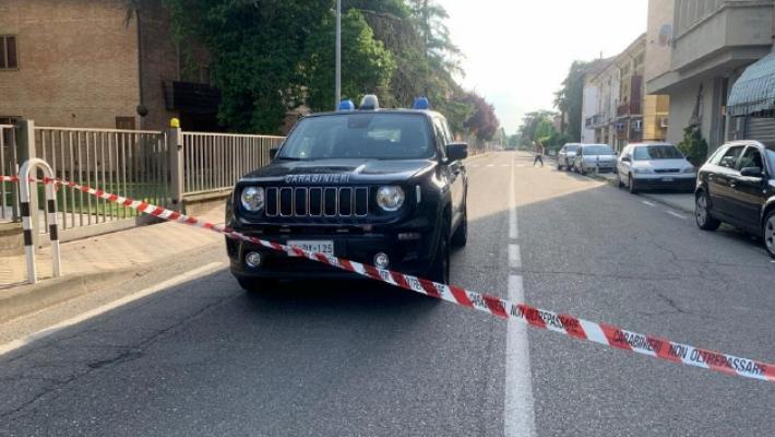 Spara in un negozio di via Trieste, fugge poi torna: catturato ma manda in ospedale un carabiniere