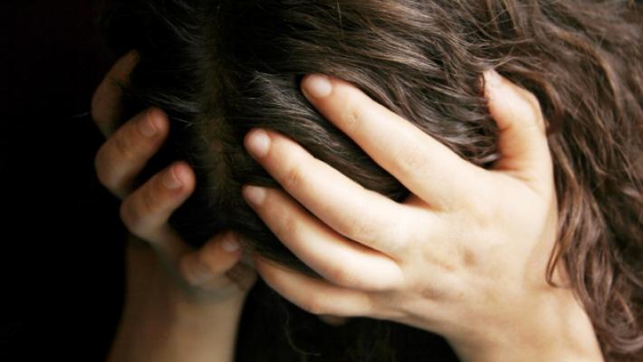 Fa visita alla figlia ricoverata e molesta una disabile nella stanza accanto: condannato