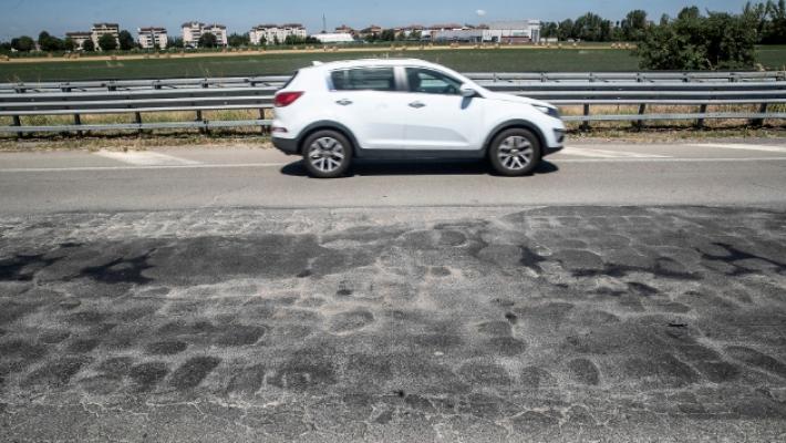 Tangenziale di Parma, viaggio tra buche e guardrail pericolosi