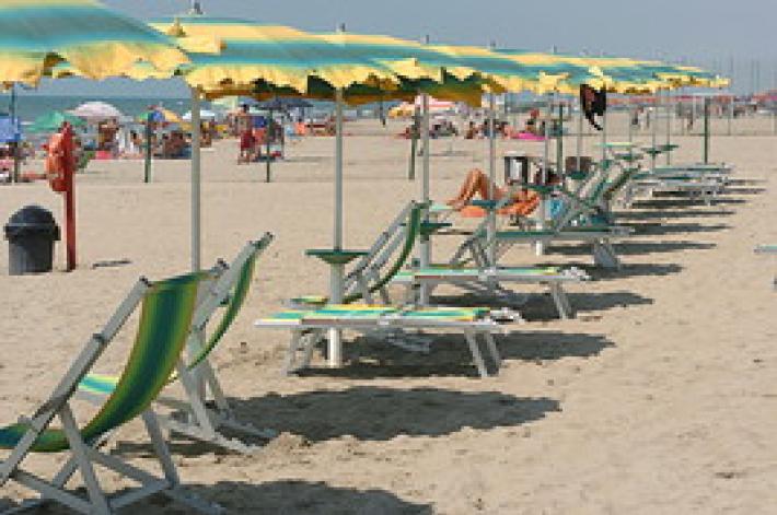  Rimini vara l'ordinanza per le spiagge: saranno aperte fino alle 22