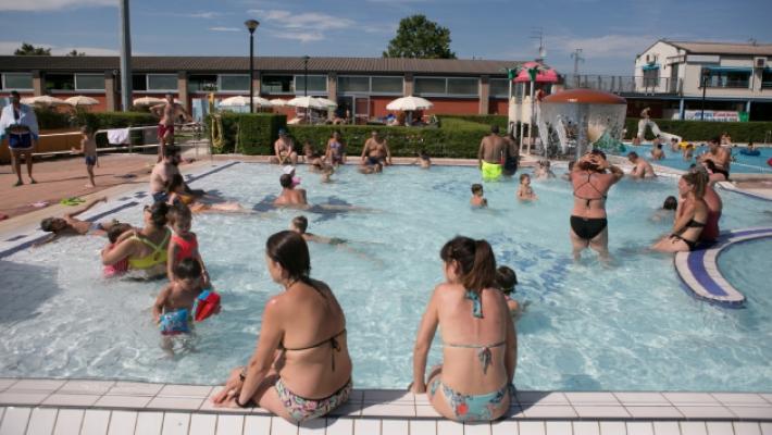 Piscine pubbliche tra affluenza record ed emergenza idrica