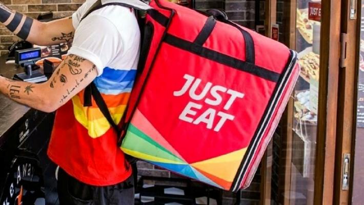 &laquo;Le pizze? Non le pago&raquo;: e riemp&igrave; di botte il rider. Patteggia 2 anni e 600 euro di multa