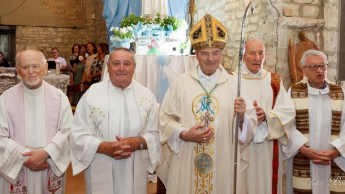 Che festa per don Renato Santi, parroco amato da tutti