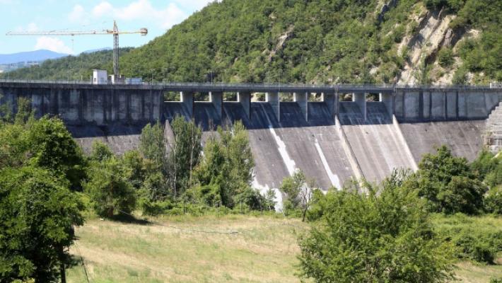 Viaggio alla diga di Mignano, che "salva" l'agricoltura della Val d'Arda. E anche molti rubinetti parmensi