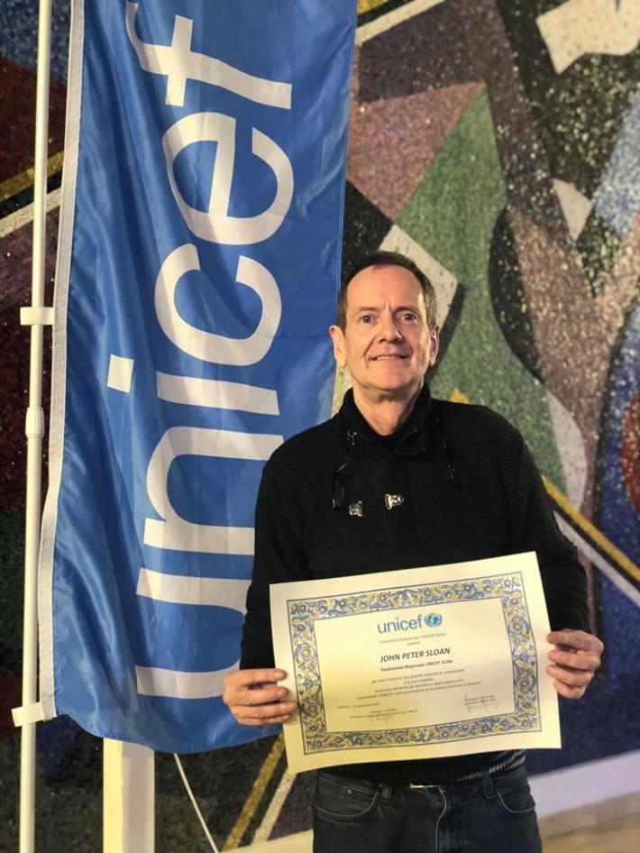 Addio a John Peter Sloan, attore comico e star delle lezioni d'inglese in Italia