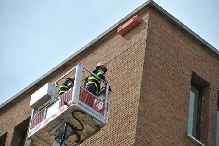 Sorbolo, tre nidi artificiali per i rondoni sulla caserma dei carabinieri