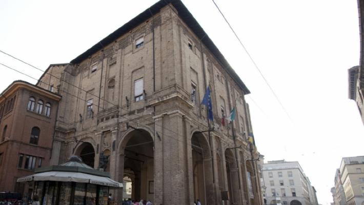 Luce e gas sempre pi&ugrave; cari: il Comune raddoppia la spesa per le bollette