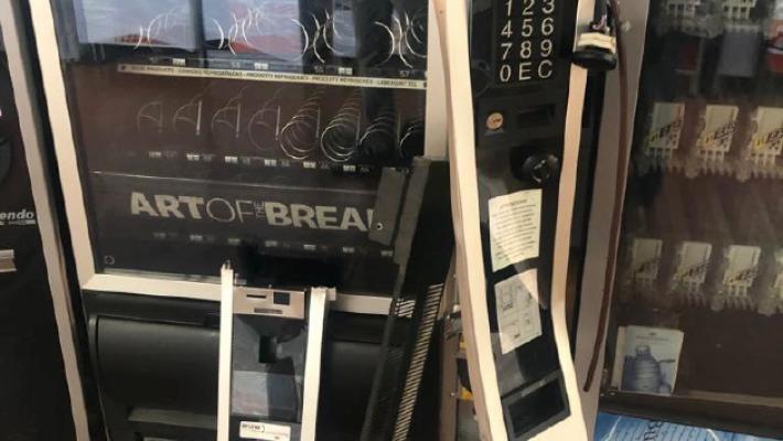 In sei mesi scassinati 25 distributori di bevande e snack fra ospedale e uffici Ausl