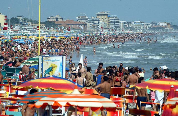 Rimini,  niente comitive insieme in spiaggia libera