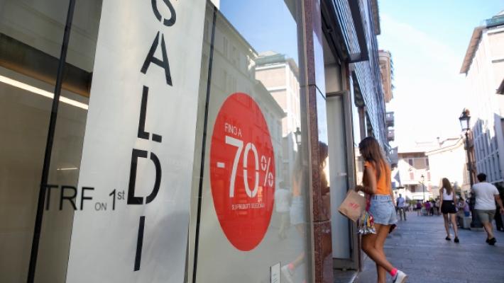 Saldi estivi in ripresa: la caccia allo sconto non conosce crisi
