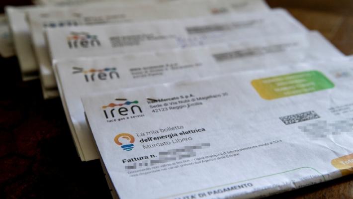 Bollette, la rabbia dei commercianti: &laquo;Costi triplicati, salasso insostenibile&raquo;