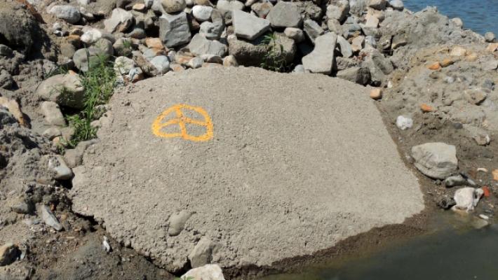 Dal Po in secca raffiora il basamento della Nautica Fidenza