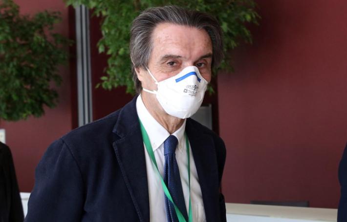 Spostamenti tra regioni, Boccia: 'Se si riparte, lo si fa senza distinzioni'. Solinas: 'Il passaporto sanitario serve per vacanze sicure'