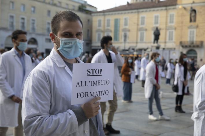 Protesta degli specializzandi in piazza Garibaldi