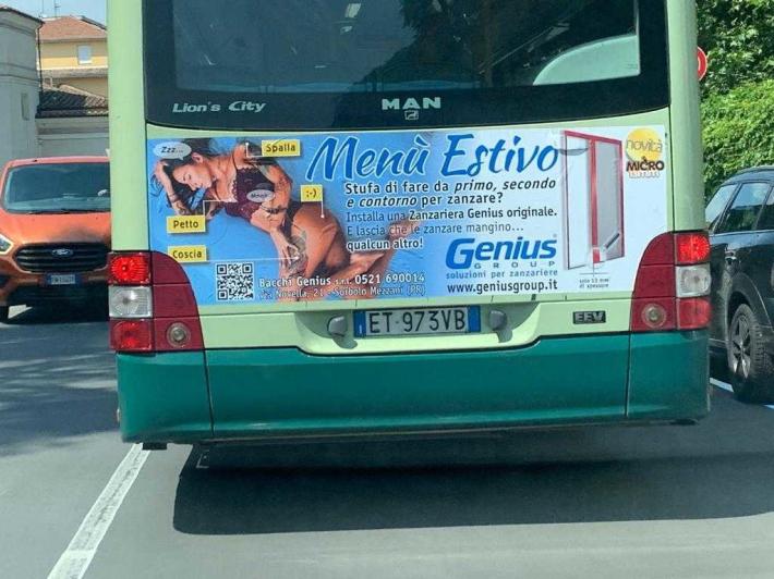 'La pubblicit&agrave; che viaggia coi bus? La donna come tagli da macelleria'. E dopo le proteste, la sostituzione