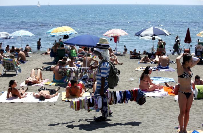 Compra una borsa falsa, 600 euro di multa a una  bagnante a Forte dei Marmi