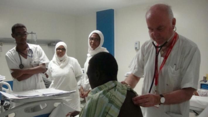 Sudan, il chirurgo parmigiano Masini resta a Khartoum con la maggior parte dello staff di Emergency. Sette invece tornano