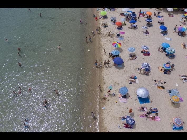 La Grecia riapre agli italiani. Ma fino a luglio quarantena per chi arriva da 4 regioni, tra cui l'Emilia