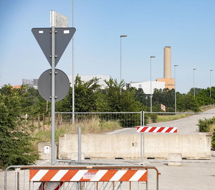 Via Versailles, societ&agrave; fallita, cavalcavia chiuso da quattro anni