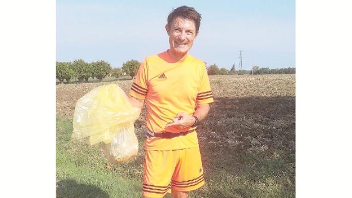 Il runner ecologista che raccoglie la plastica di corsa