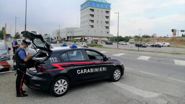 L'auto era radiata e la patente non l'ha mai avuta: multa da 10mila euro per una ragazza a Fidenza