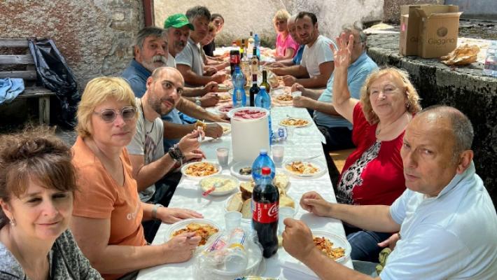 Giuncareggio fra i rovi: fanno pulizia nipoti e pronipoti dei vecchi abitanti