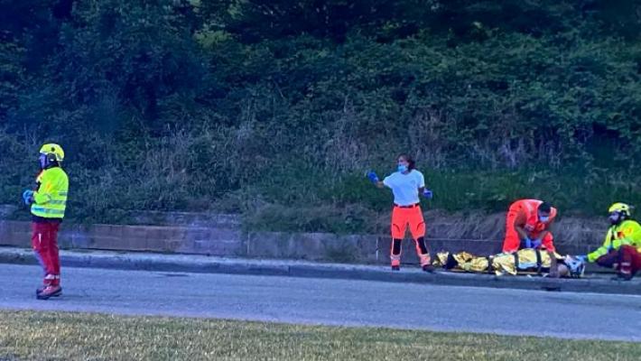 Paurosa caduta di un motociclista a Tabiano: arriva l'elicottero. L'uomo &egrave; grave al Maggiore